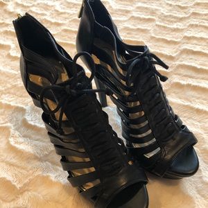 New Stunning black and gold Jessica Simpson heels